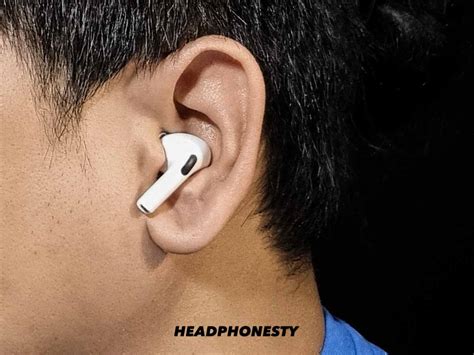 Simple Tips To Keep Airpods From Falling Out Headphonesty