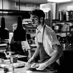 Scopriamo tutte le curiosità sullo chef stellato, dalle origini al successo. Jeremy Chan on The Theory of Sauces - Great British Chefs