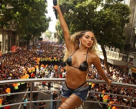 Acontece Anitta Canta No Sábado Do Carnaval Boa Viagem 2020 Recife