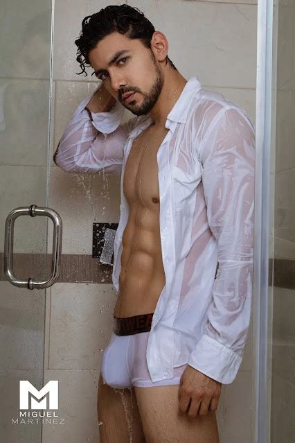 El actor Miguel Martínez desnudo en OnlyFans