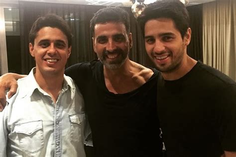 Photos Sidharth Malhotra Parties With Elder Brother Harshad And Akshay