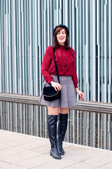 Visualizza altre idee su abbigliamento, stivali al ginocchio, come vestirsi. Un outfit bon ton per l'inverno con stivali sopra il ginocchio