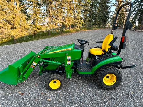 John Deere 1025r Utilityacreage Tractor With Front End Loader