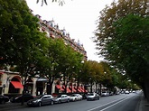 File:Paris avenue montaigne.jpg - Wikipedia