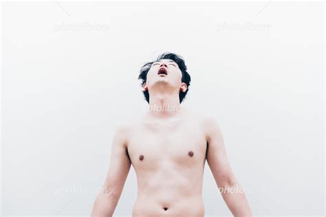 裸の若い男性 イメージ素材・コンセプト 写真素材 [ 5645722 ] フォトライブラリー photolibrary