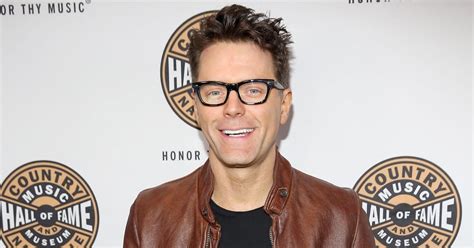 American Idol S Ryan Seacrest Makes History By Handing Over His Hosting Duties Temporarily