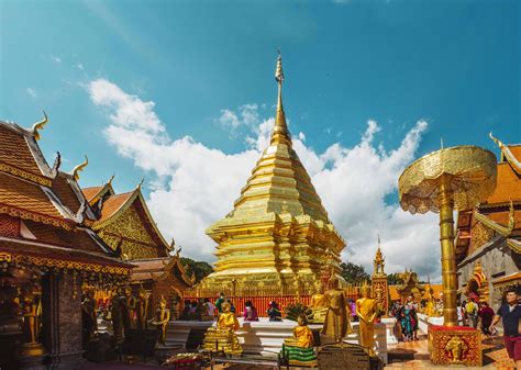 Het belang en de ligging van de tempel danken haar faam aan een. Chiang Mai's Wat Phra That Doi Suthep: The Complete Guide