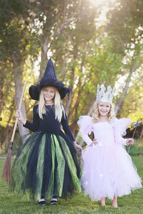 This year was a close vote between alice in wonderland and wizard of oz. The Best DIY 'Wizard of Oz' Costume Ideas for Your Entire Family | Wizard of oz costumes diy ...