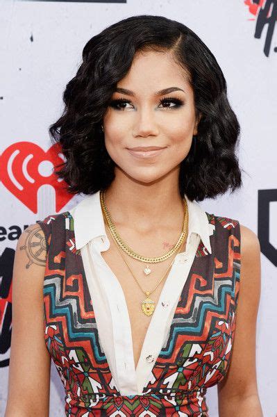 Jhene Aiko Curled Out Bob Cute Hairstyles For Short Hair How To Curl