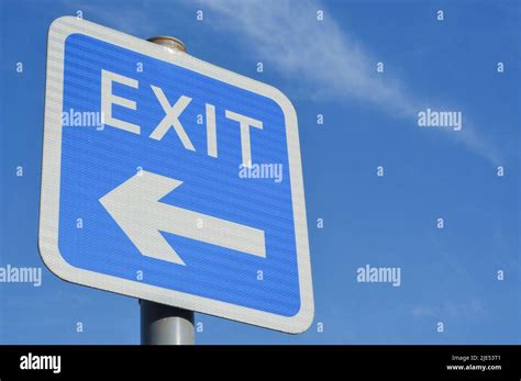 Sign With Directional Arrow Hi Res Stock Photography And Images Alamy