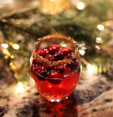 You can't countdown to new year's without a drink in your hand. Cranberry Champagne Cocktail Recipe | Christmas Cocktail