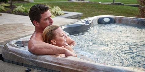 How To Choose The Best Hot Tub Peek Pools And Spas Custom Pool News