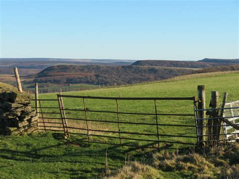 Hilltop Pasture Above Stoney Gill Hole © Gordon Hatton Geograph