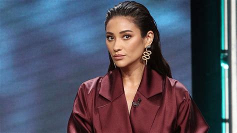 Pretty Little Liars Star Shay Mitchell Reveals She Suffered A