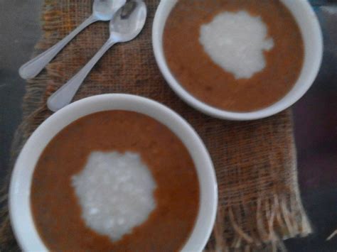 Untuk penyajiannya, bubur merah putih bisa ditaruh dalam mangkuk atau piring biasa. PATYSKITCHEN: BUBUR PUTIH BUBUR MERAH