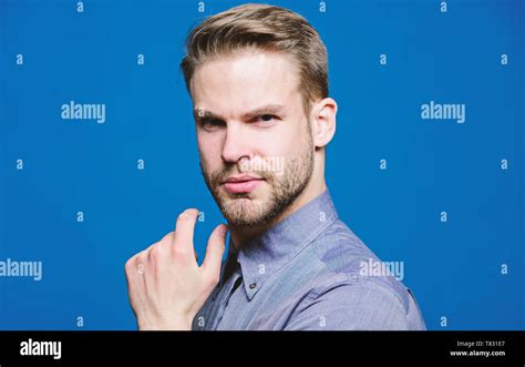 El Hombre Jefe Empresario De Moda Masculina Con Mirada Confiada Ceo Y