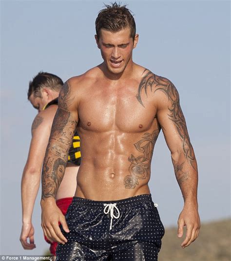 Exclusive News Towie Dan Osborne Shows Off His Rippling Abs As He Buffs And Bronzes His Torso