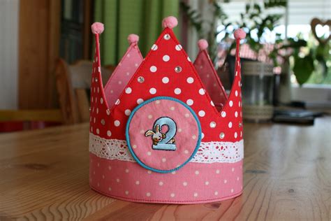 Uns geht es genau so. Krone für Kindergeburtstag nähen mit kostenlosem ...