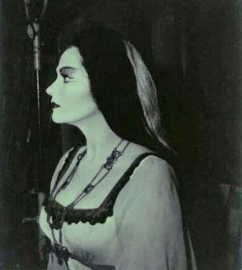 Lily Munster Yvonne De Carlo Female Vampire Vintage Horror