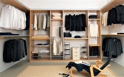Berikut contoh gambar desain lemari pakaian minimalis terbaru sebagai inspirasi anda dalam memilih lemari pakaian atau lemari baju yang tepat untuk menyimpan baju anda. Desain Lemari pakaian dan Rak Aksesoris Minimalis | Rumah ...