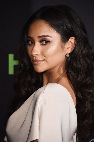 Shay Mitchell Brunette Actresses Shay Mitchell Pretty Little Liars