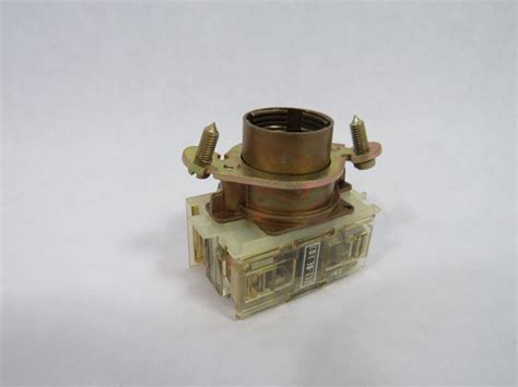 Telemecanique Zb2az 105 Push Button Contact Block W Body 1no 500v