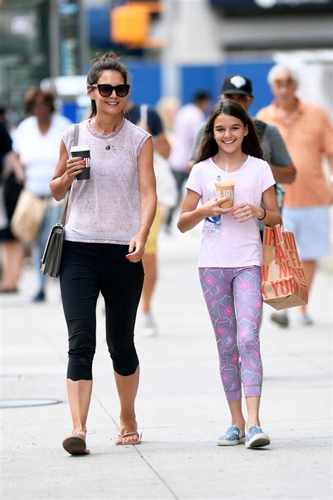 Katie Holmes In Glittery Havianas Flip Flops With Daughter Suri Cruise Footwear News