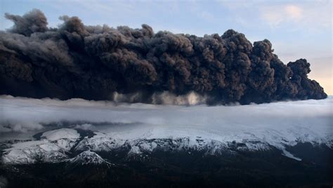 Eyjafjallajokull Volcanic Eruption Photographs Jon Einarsson Gustafsson