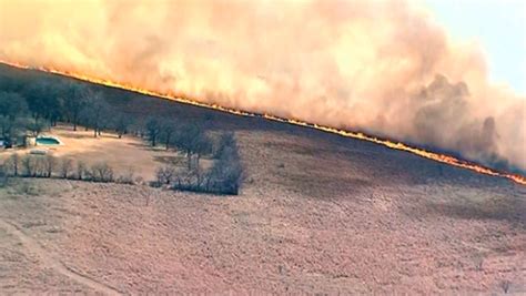 Major Grass Fires Burn Hundreds Of Acres In North Texas Prompting Evacuations Cbs News