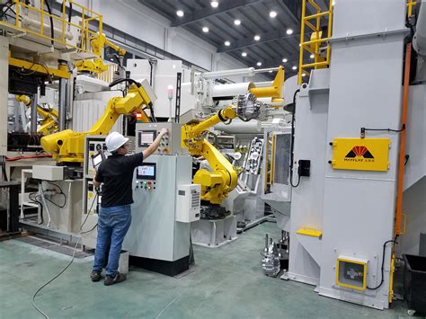 Mayflay Turntable Shot Blasting Machine Equipped With Robot To Achieve