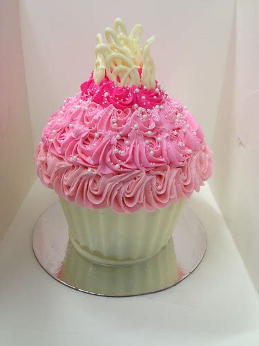 Giant Pink Ombre Cupcake Cupcakes By Paolo Flickr