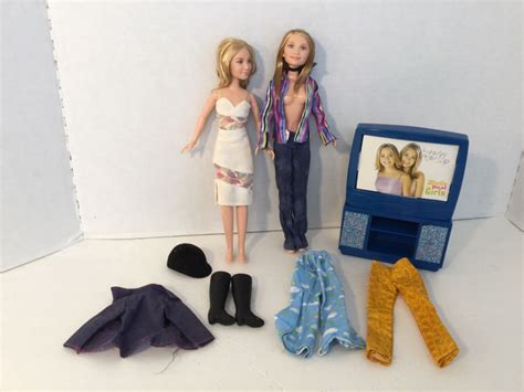 2001 Mattel Mary Kate And Ashley Olsen Twins Dolls Lot Of 2 Woutfits