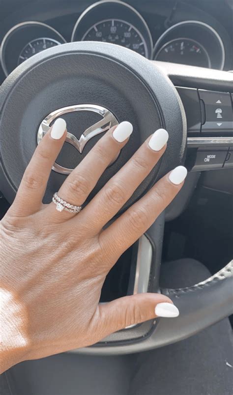 Daisy DND White Manicure Nails Manicure