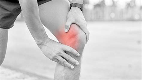 Both of these conditions are caused by overuse and repetitive actions. Knee Pain & Knee Injuries - Symptoms, Causes, Treatment ...