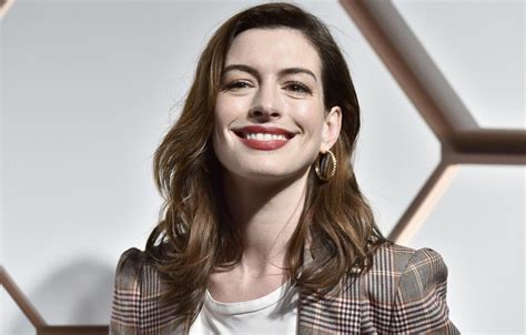 Anne Hathaway Smiling Face Wallpapers Wallpaper Cave