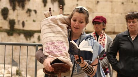 Ask The Expert Can Women Wear Kippot My Jewish Learning Jewish Learning Jewish Women Jewish