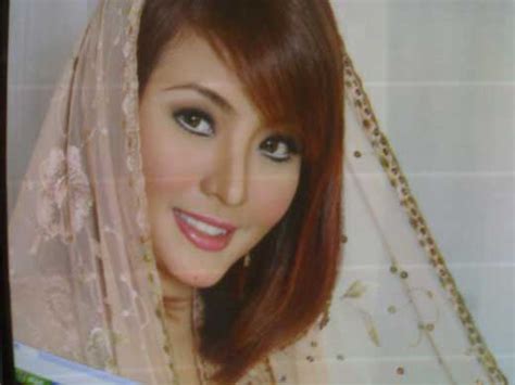 Tante Muda Cantik Mulus Pakai Jilbab Narsis Di Kamar Hotel Foto Cewek