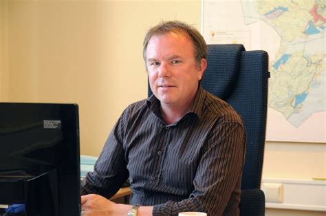 Charles hanson was born in may 1978. iFinnmark - Rådmann går av med øyeblikkelig virkning