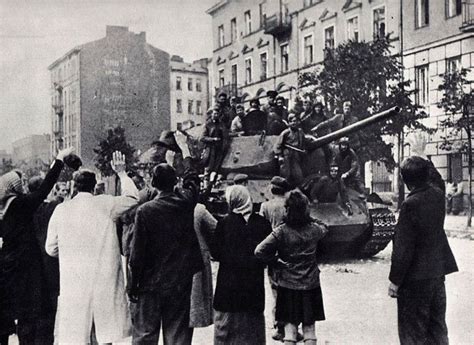 Achacjusz, achacy, amat, arseniusz, benedykt, bonifacy, dezyderia, dionizy, heladia, heladiusz, ida, michał, stanisław, stanisława, ulryka, wiktor i wiron. 8 maja 1945 - polska perspektywa - Urszulanki Lublin
