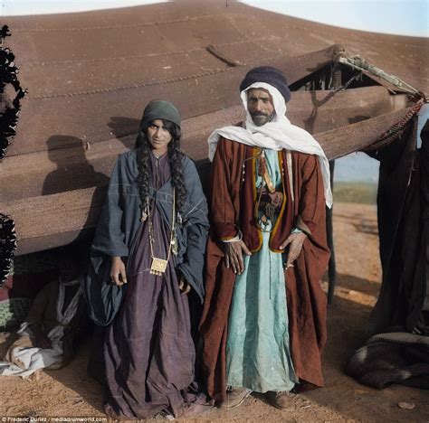 Fascinating Colourised Images Show The Bedouin Tribe Arab Culture Desert Clothing Lawrence