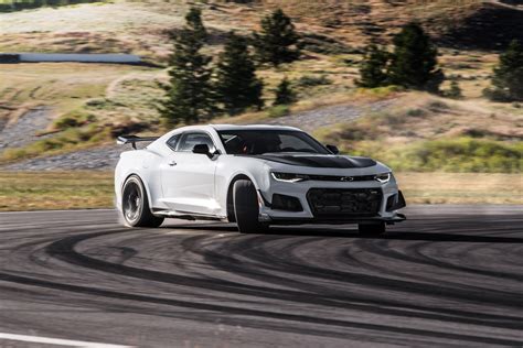 First Drive 2018 Chevrolet Camaro Zl1 1le Laptrinhx