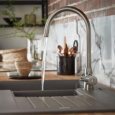 Kitchen Taps Buying Guide Howdens