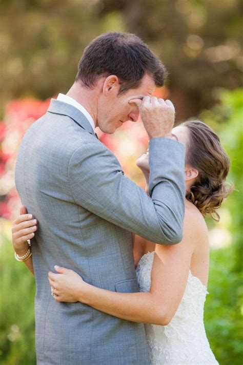 These Grooms Cried Tears Of Joy When They First Saw Their Brides Groom Crying Wedding