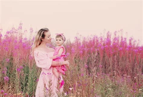 23 Incredibly Cute And Adorable Photo Shoot Ideas For Mother And Daughter Mommy Daughter