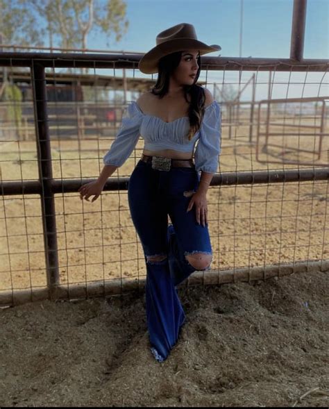 Pin by νєroɴιcα gαoɴα on FASHION Latina fashion outfits Western girl outfits Rodeo outfits