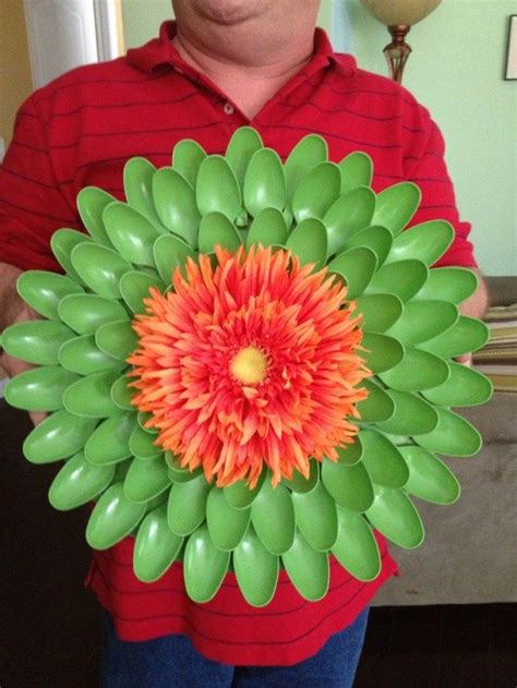 10 Clever Crafts Using Plastic Spoons Dahlia Wreath Flower Diy Crafts