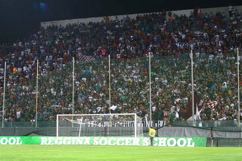 The reggina v reggiana live stream video is scheduled to be broadcast on 16/04/2021. Reggina, Curva Sud come ai tempi d'oro: coreografia per il ...