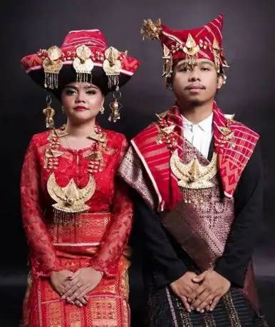 Mengenal 5 Pakaian Adat Sumatera Utara Serta Karakteristiknya Varia