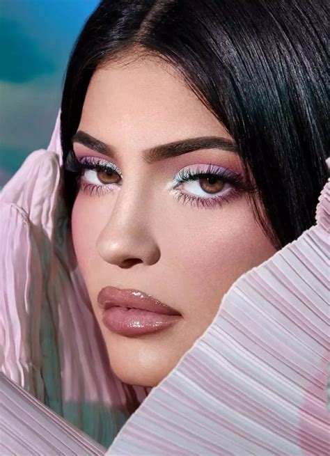 Kylie Cosmetics Has Made Its Runway Debut News Editorialist Kylie Jenner Makeup Look
