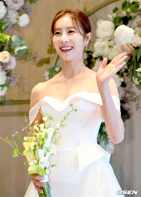 She has starred in many big hit tv series such as full house, wonderful life, and cinderella man. Nữ phụ 'Ngôi nhà hạnh phúc' Han Eun Jung rạng rỡ trong ...